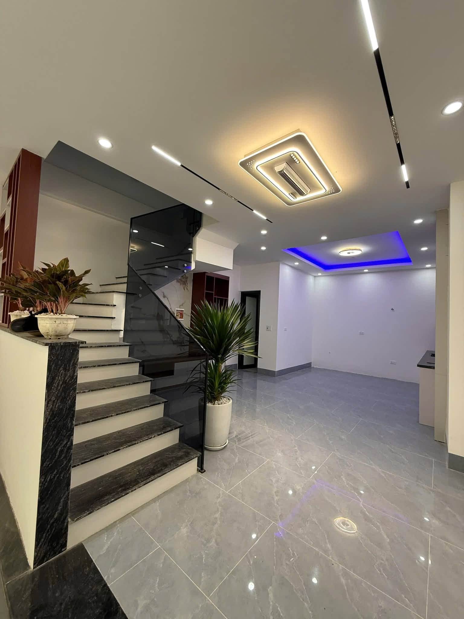 Ảnh 2 của Bán nhà 3 tầng trung tâm Hà Huy Tập, TP Vinh, mặt tiền 5m