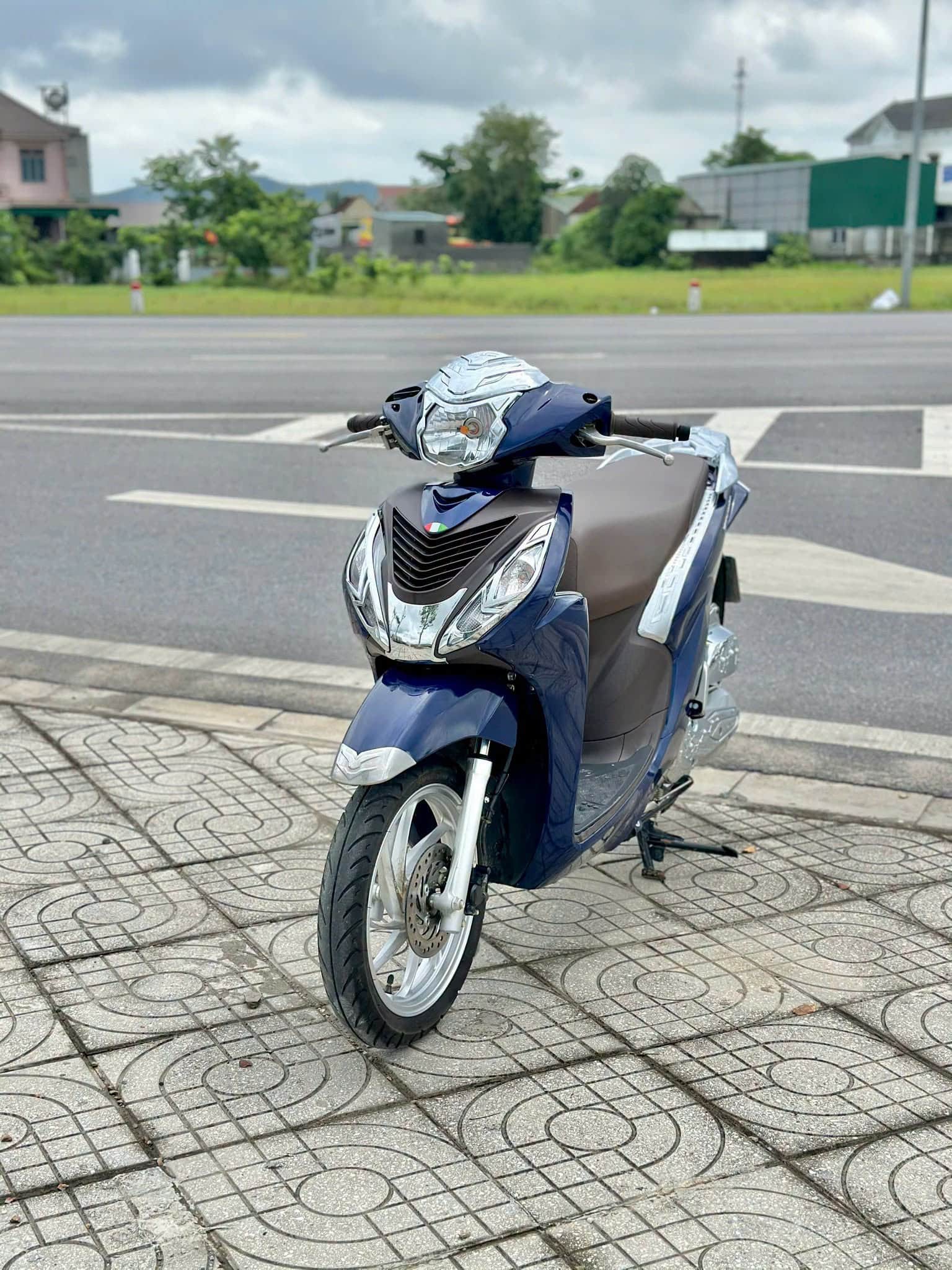 Ảnh 2 của Bán xe máy Vision 110 bản đặc biệt 2025 màu hót, đã đi 4000km tại Nghệ An