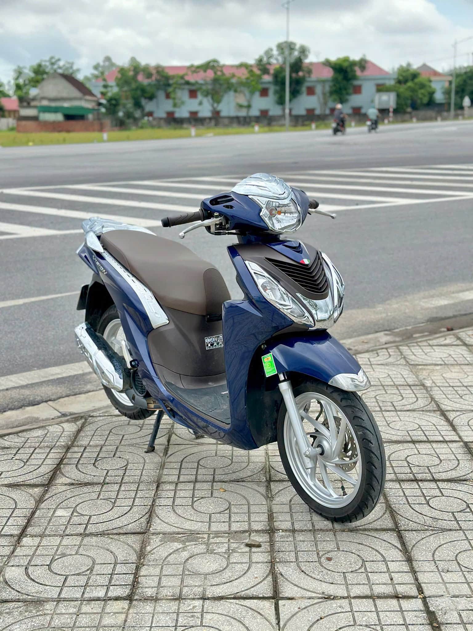 Ảnh 4 của Bán xe máy Vision 110 bản đặc biệt 2025 màu hót, đã đi 4000km tại Nghệ An