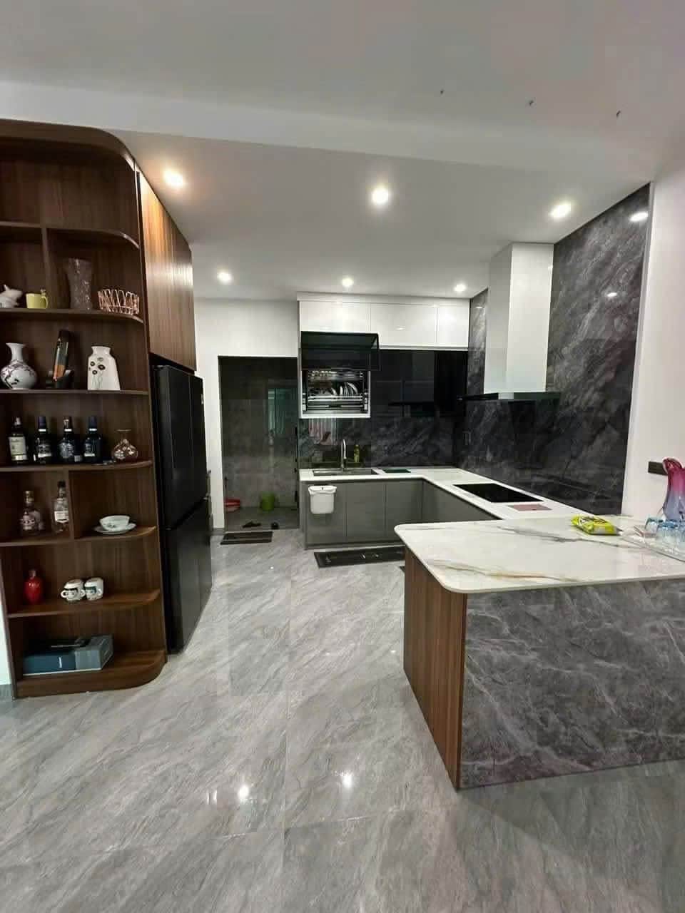 Ảnh 3 của Cho thuê biệt thự KĐT Duy Tân, Vinh, full nội thất, có thang máy