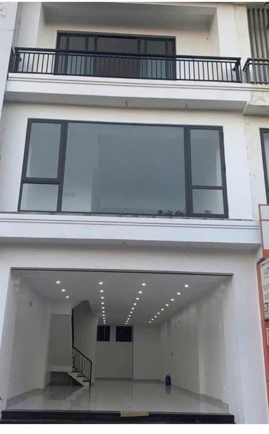 Ảnh 1 của Cho thuê nhà 4 tầng mặt đường Nguyễn Thái Học, có thang máy, phù hợp kinh doanh