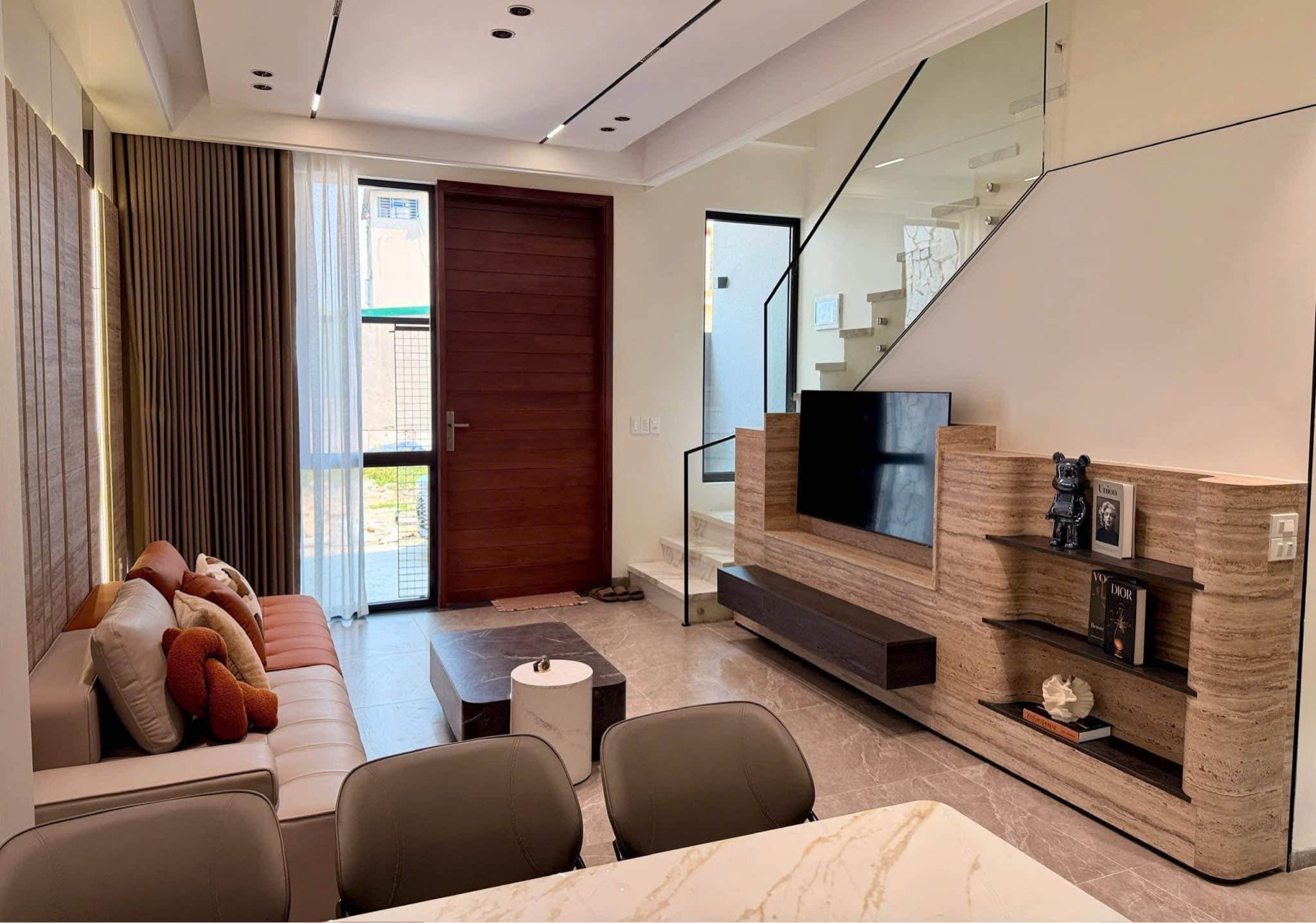 Ảnh 1 của Bán nhà 3 tầng mới tinh gần mặt đường Nguyễn Xuân Linh, ngõ rộng ô tô vào tận nơi