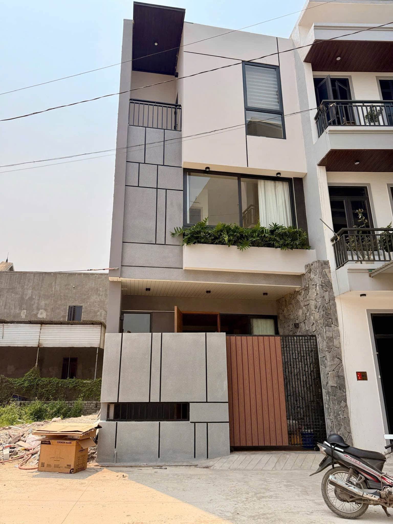 Ảnh 3 của Bán nhà 3 tầng mới tinh gần mặt đường Nguyễn Xuân Linh, ngõ rộng ô tô vào tận nơi