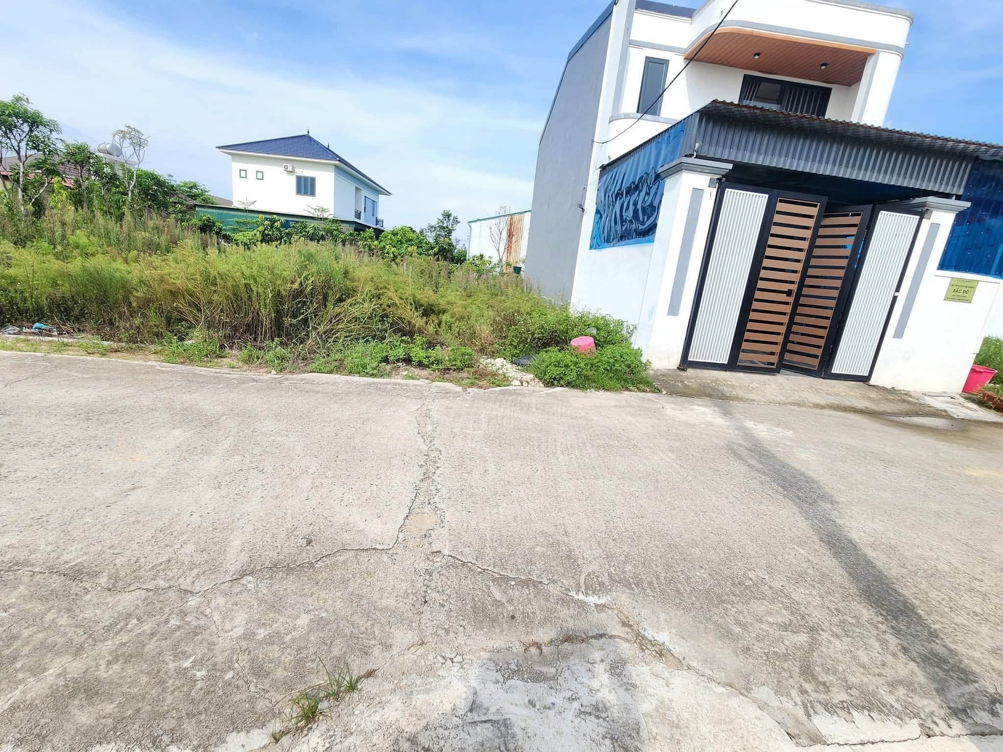 Ảnh 1 của Bán đất lối 2 đường Cần Vương, Vinh Phú, 100m², đường ô tô tránh nhau