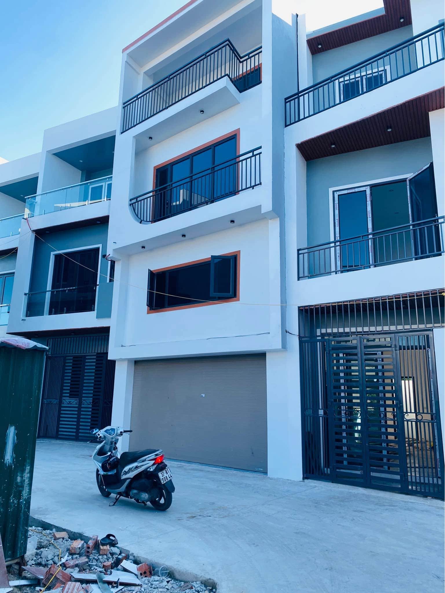 Ảnh 1 của Bán nhà 3 tầng kiên cố gần đường Trần Trùng Quang, Nghệ An