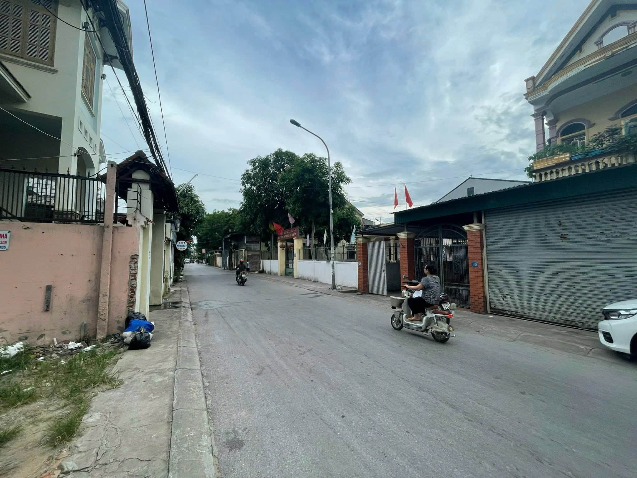 Ảnh 1 của Bán đất mặt đường Nguyễn Bỉnh Khiêm, Hưng Dũng, gần vòng xuyến Sun