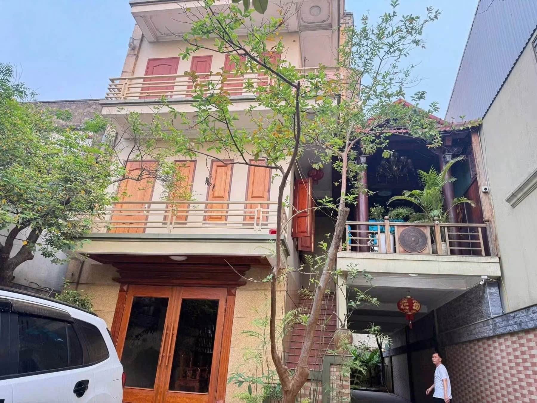 Ảnh 2 của Bán biệt thự tân cổ điển 5 tầng tại trung tâm TP Vinh, mặt đường Văn Đức Giai
