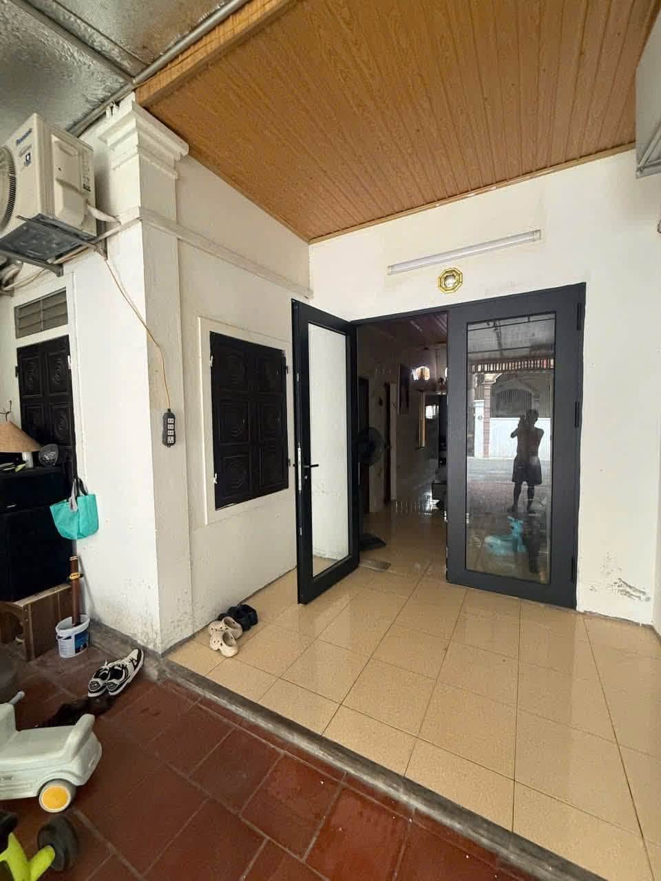 Ảnh 1 của Bán đất có nhà cấp 4 tại ngõ đường Nguyễn Thái Học, diện tích 108m2