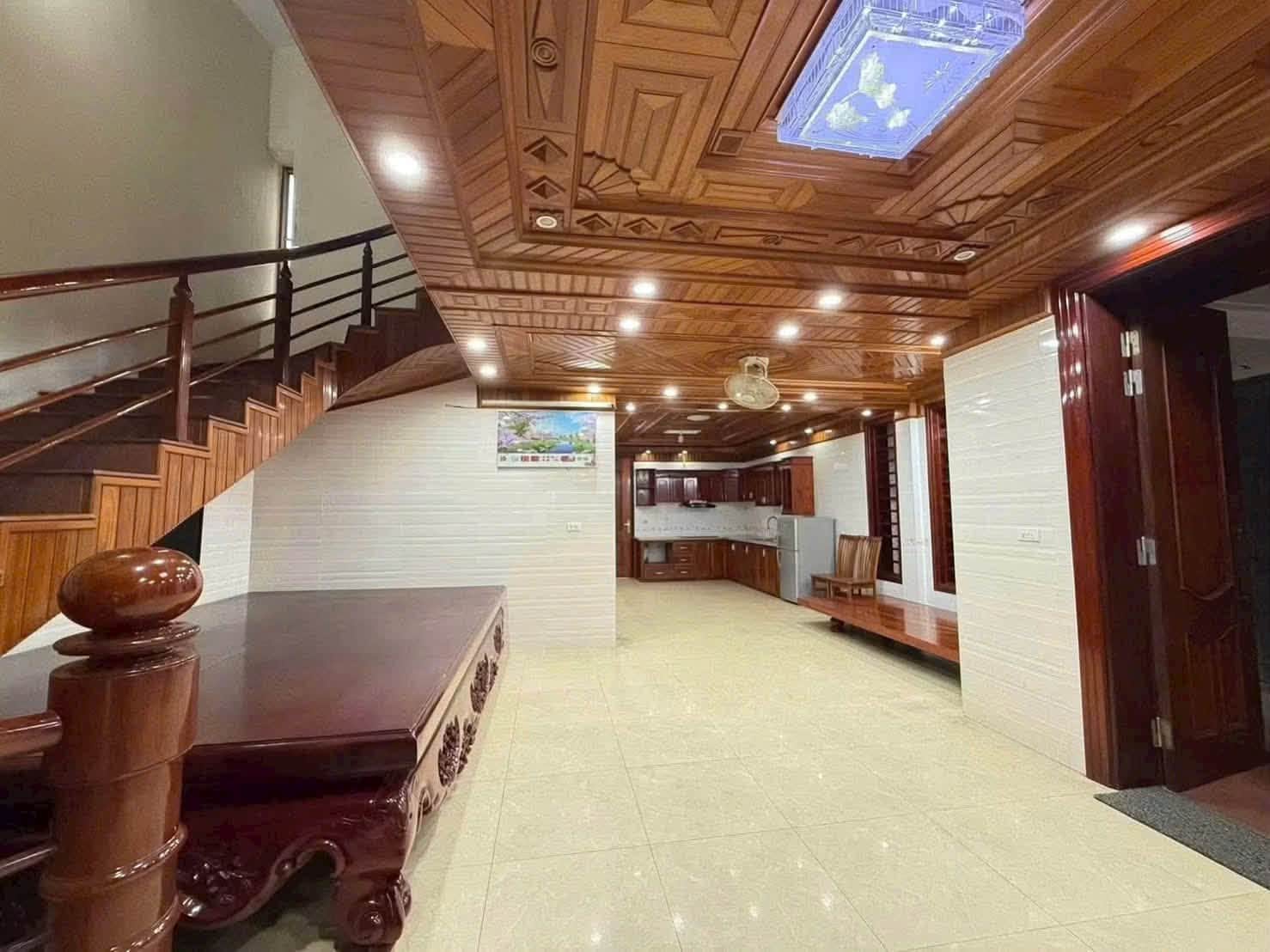 Ảnh 1 của Bán biệt thự tân cổ điển mặt đường Văn Đức Giai, TP Vinh