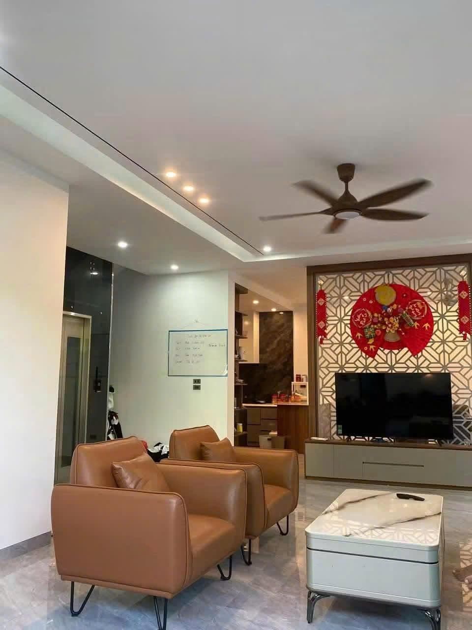 Ảnh 1 của Cho thuê biệt thự KĐT Duy Tân, Vinh, full nội thất, có thang máy