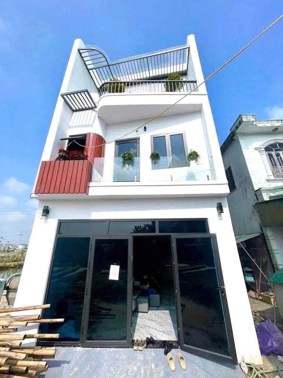 Ảnh 1 của Bán nhà 3 tầng full nội thất tại Đông Vĩnh, gần bệnh viện Y học cổ truyền