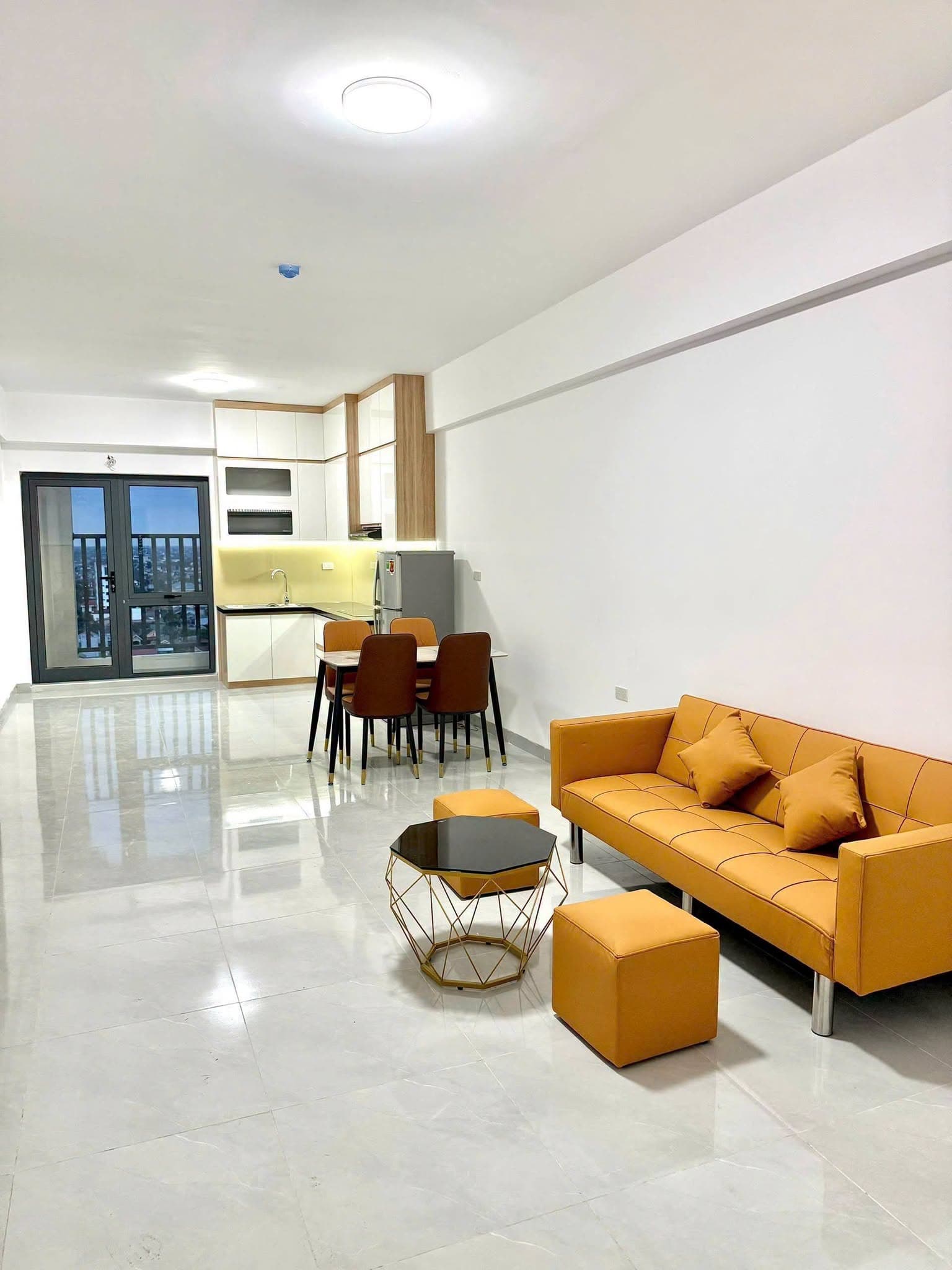Ảnh 1 của Cho thuê chung cư Huy Hùng mới 80m2, 2PN, full nội thất, mặt đường Lê Nin